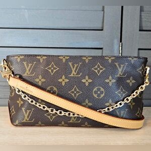 Authentic LOUIS VUITTON Monogram Trotteur Shoulder Bag